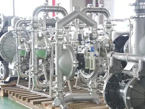 Pompe pneumatique à membranes